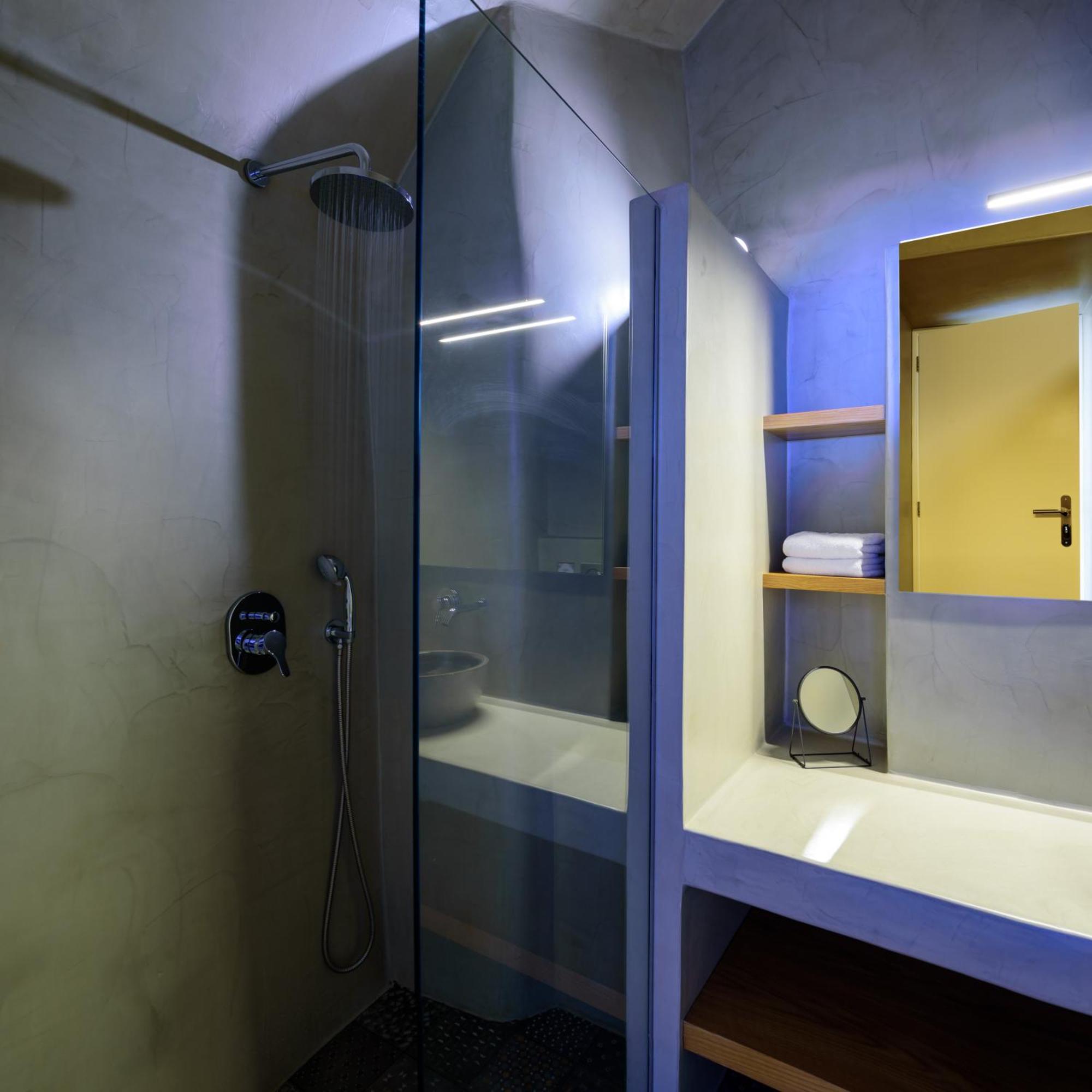 Keti Hotel Тира Экстерьер фото